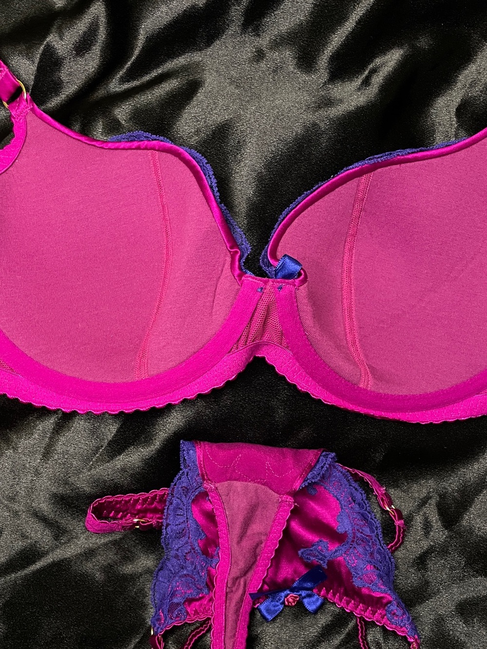 Agent Provocateur Molly Fuchsia Satin/Silk Bra & Thong Set in 34DD, AP2 (US 4) - Picture 6 of 14